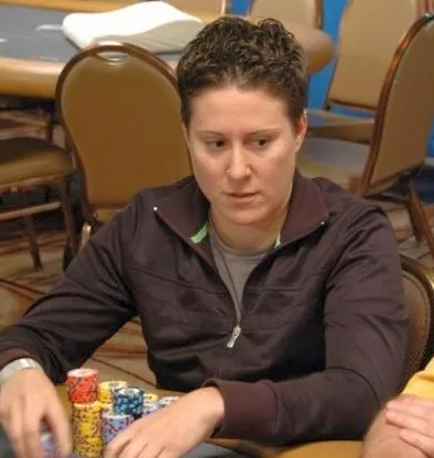 2008 WSOP Event #19 $1,500 PLO Day 2: Selbst Widens Lead into Final 0001
