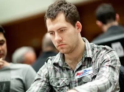 Brèves Poker : les bons mots de Daniel Cates, Katie Dozier milite