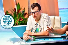 Gabriel Schroeder na mesa final do Main Event da WSOP Paradise