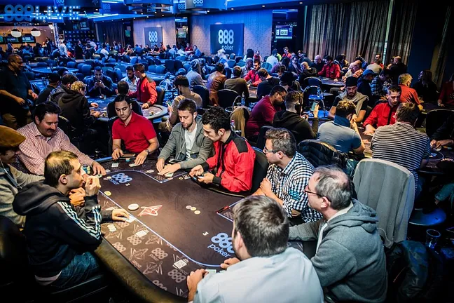 The Day 1a field at Aspers Casino in Stratford, London (Photo courtesy of 888Poker)