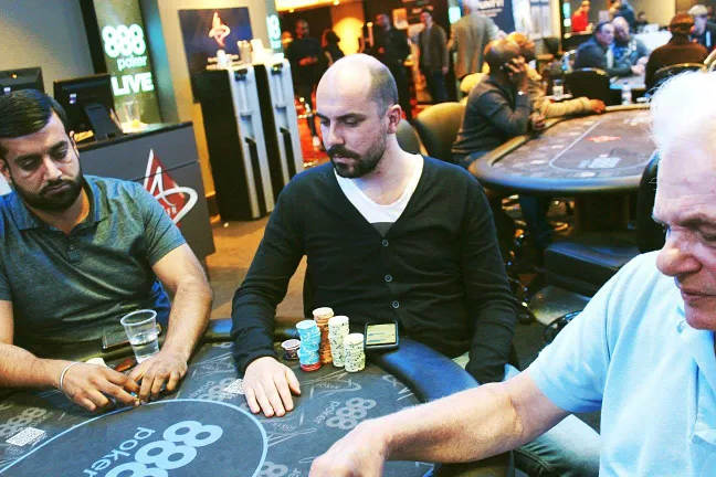 Eric Le Goff holds a marginal lead on the High Roller field over Luke Hayward (Photo: 888Poker/William Powell)