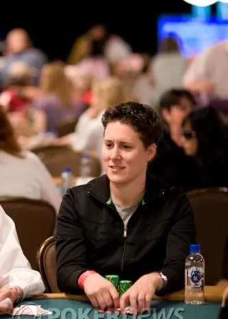 WSOP 2008 Event 19 - Vanessa Selbst prend 1.500$ Pot-Limit Omaha 0001