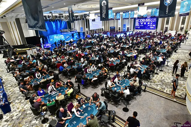 Full poker room