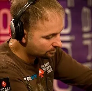 WSOPE Main Event, £10,000 NLHE Day 1b: Daniel Negreanu Tops Pack 0001