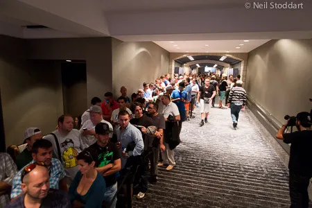 The line at the EPT Barcelona. Picture courtesy of the PokerStars Blog.