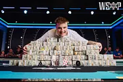 Lucas Jumalon domina mesa final e vence o WSOP Main Event 2026