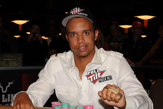 Phil Ivey wins his 8th bracelet.