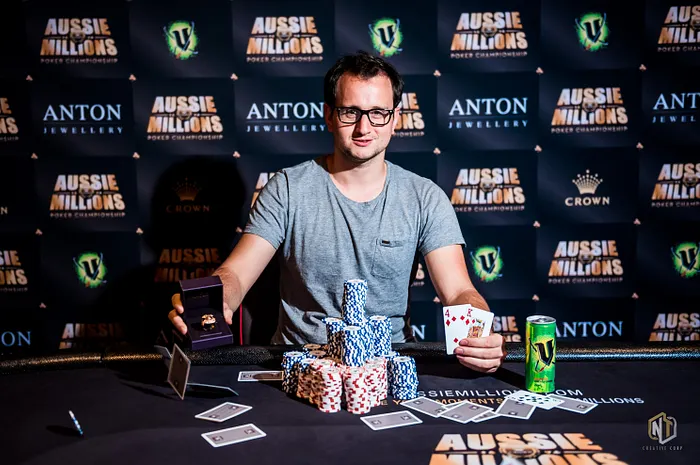 Aussie Millions : Rainer Kempe deale avec Toby Lewis, podium pour Chino Rheem 0001