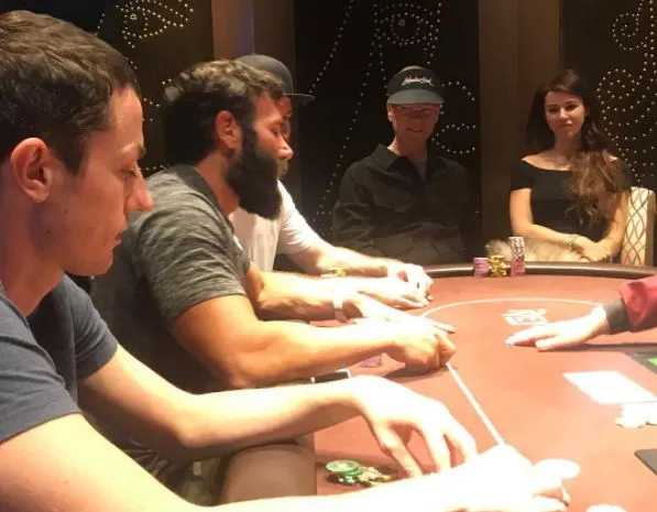 Tom Dwan et Dan Bilzerian jouent à Las Vegas 0001