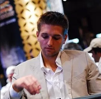 PokerNews Top10 - Os 10 Mais Fashion 107