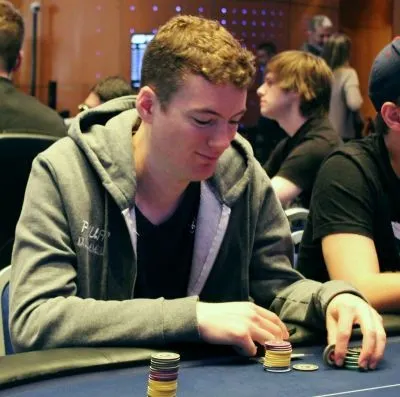 John Racener et Anthony Zinno au Jour 3 l'Event #6 1500$, Wintops et Viirusss dans l'argent, la bulle pour Esfandiari 0001