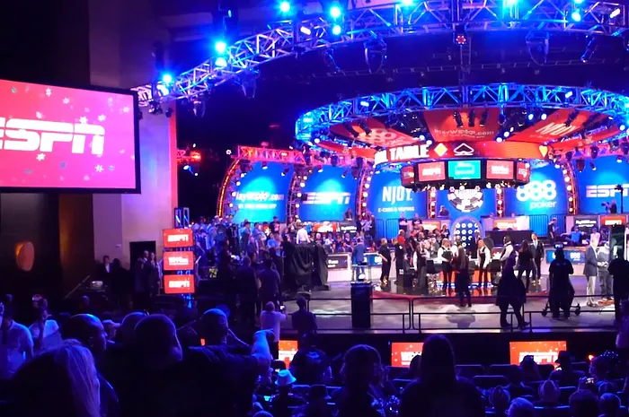 2015 WSOP on ESPN: Call or Fold? Check or Bet? The November Nine Begins