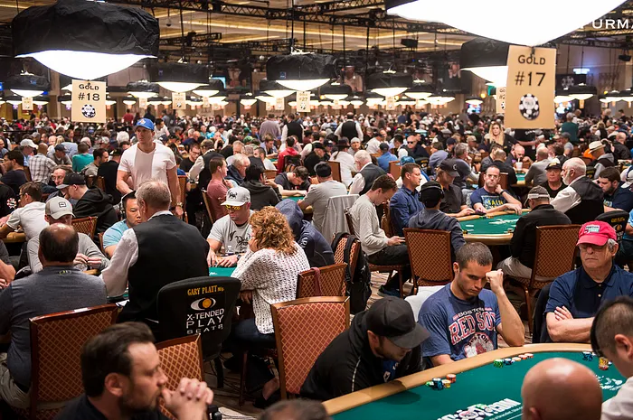 Another Strong Turnout for Day 1b of WSOP Main Event 0001