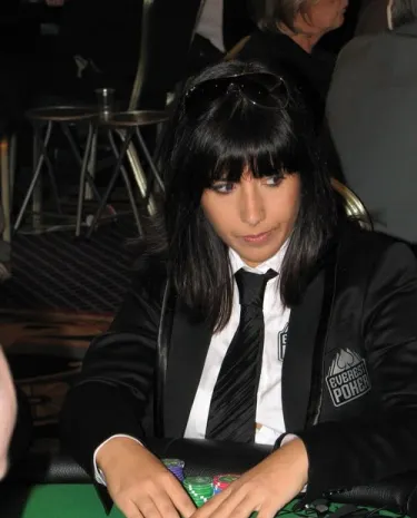 May Maceiras: Manos Peligrosas 0001