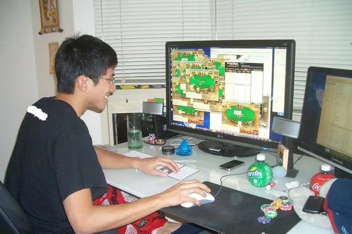 Andrew "azntracker" Li est devenu le joueur le plus rapide à atteindre le statut de Supernova Elite sur PokerStars.