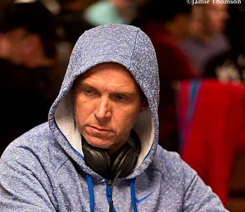 Gualter Salles leads the field into Day 2