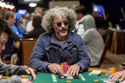 Akkari e Scotty Nguyen Last 20 no HORSE; Fitoussi Lidera o k Dealers Choice 105