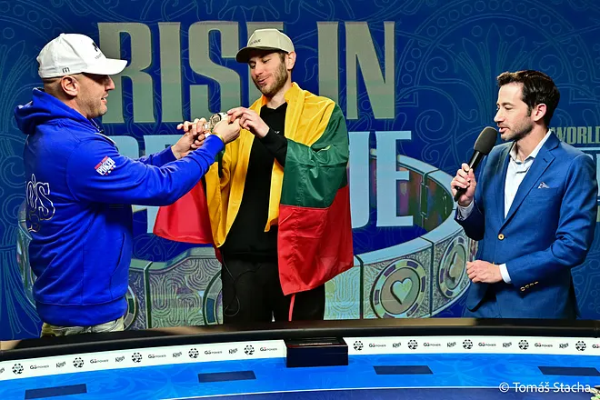 Michael Mizrachi presents the bracelet