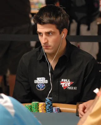 Brian Townsend Fala Sobre Multi-accounting e Fusão da CardRunners 0001