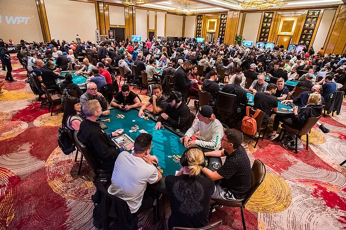 lucky hearts poker open