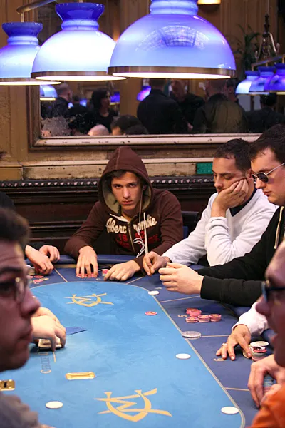 152 joueurs au Tournoi PokerNews Live 104