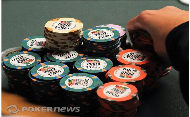 Stratégie Poker : Le continuation bet sur les flops à tirages et les 