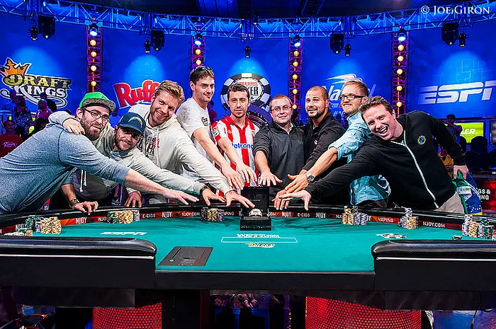 November Nine: Hoof Lidera; Bruno Foster na Luta pelos $10 Milhões 0001