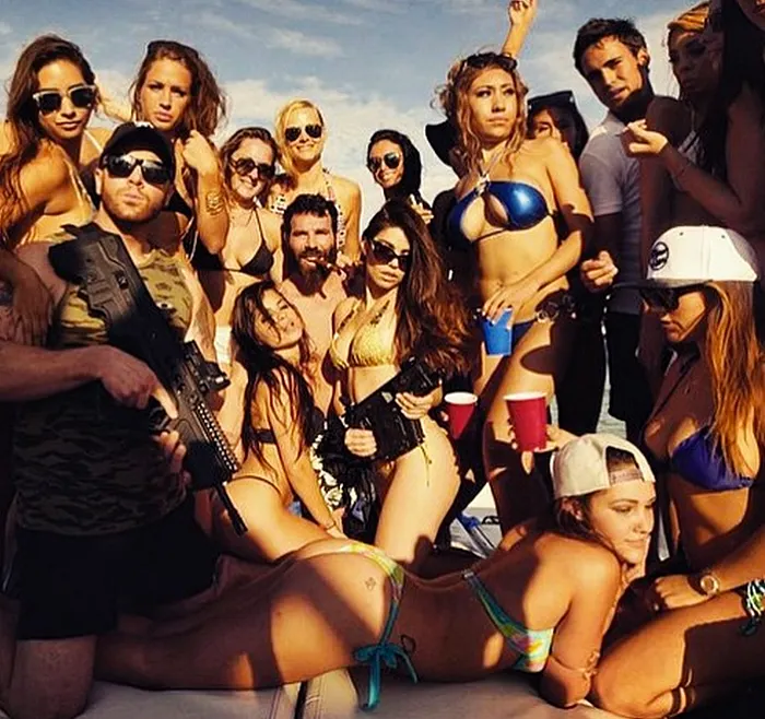 Twerk, girls & boat : Une (nouvelle) party avec Dan Bilzerian 101