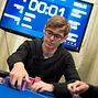Fedor Holz rakes in some chips