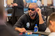 Tony Parker Se Fait Craquer les As sur le Super Main Event des WSOP Paradise