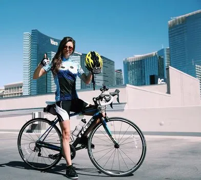 Sam Abernathy relie Las Vegas à Los Angeles en 72h de vélo et empoche 10.000$ 0001