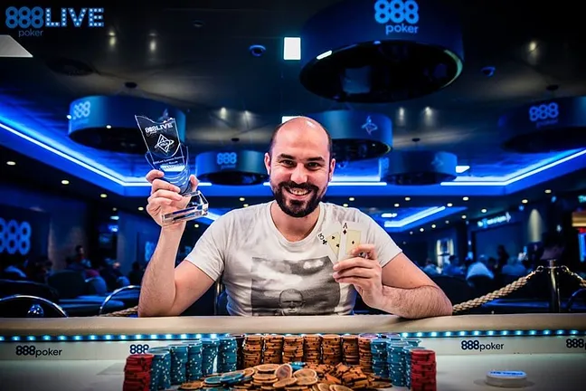 Frenchman Eric Le Goff Won the 888Poker High Roller for £30,000 by beating English pro Tom Middleton heads-up (Photo:888Poker)