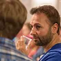 Daniel Negreanu chatting with Pokernews blogger Chad Holloway