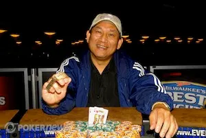 2012 WSOP October Nine: Steve Gee Studying Opponents Before Final Table 101