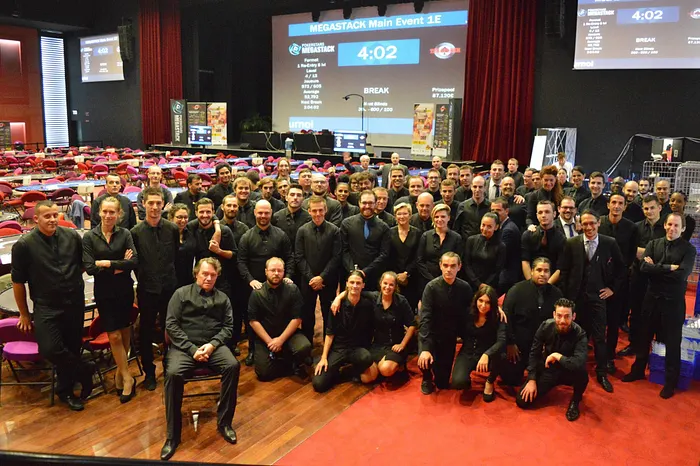 Les croupiers et le staff Texapoker.