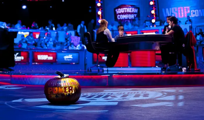2012 World Series of Poker Main Event Final Table Photo Blog Day 2 110