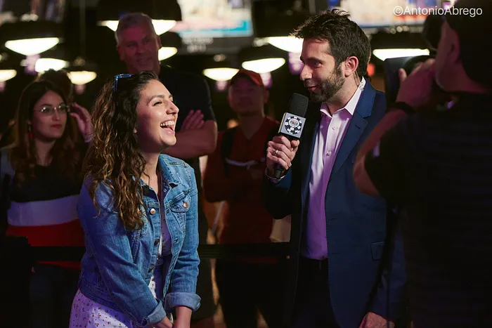 Last woman standing Kelly Minkin (50e)