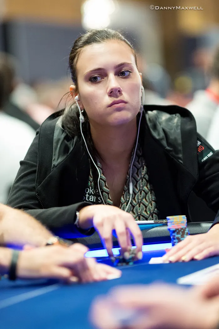 Ayol sperma oqayotgan fotosurat