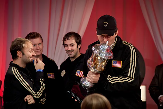 Phil Hellmuth kisses the Caesars Cup