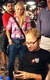 Daniel Negreanu sort avec Miss Hongrie 101