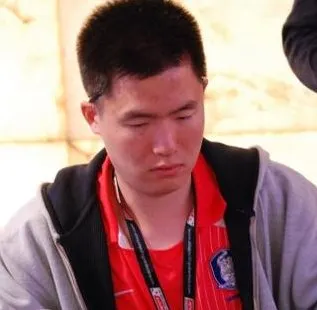 PokerStars.net APPT Seoul, Day 2: Brian Kang Leads Final 16 0001