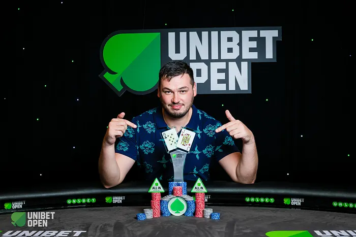 Anton Vinokurov with the Unibet Open Bucharest Main Event Trophy