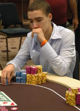 LAPT Rio de Janeiro DIA 2 – Julien Nuijten na Frente da Mesa Final 0001