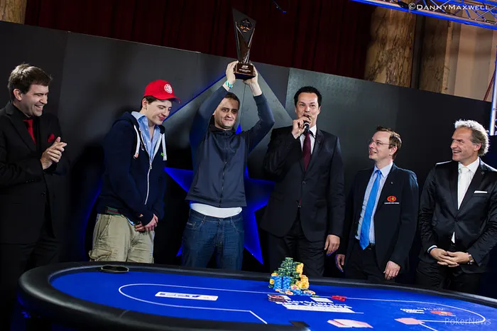 Oleksii Khoroshenin soulève le trophée EPT Vienne 2014