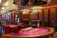 Un homme d’affaires réclame 10 millions de livres à un casino de Londres