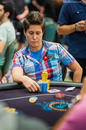 GPI: Negreanu Ultrapassa Schemion no GPI 300; Selbst em Segundo; No Top 10 Brasileiro... 101