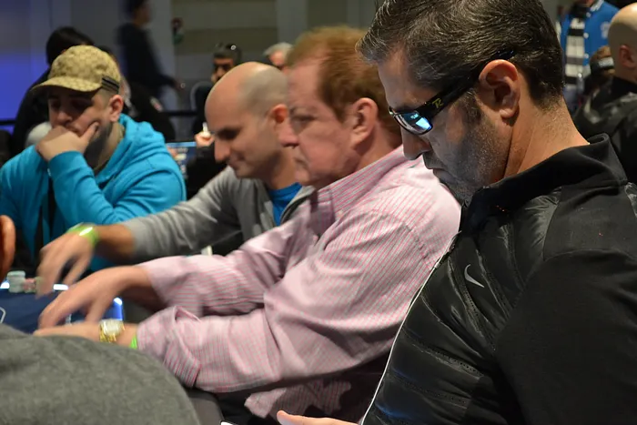 Carlos Da Silva aux côtés de Pierre Neuville et Sylvain Loosli pendant le Main Event de l'EPT Deauville en 2015