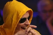 Après avoir remporté la première manche de la PartyPoker Premier League IV, Phil Laak a gagné la 2e manche samedi 13 février