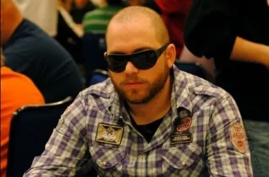 Stratégie tournois de poker live : analyse d'une main des WSOP avec Mclean Karr contre Danny Wong