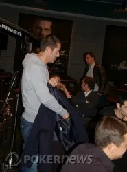 Neil Sweeting recoge sus cosas